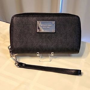 Michael Kors Saffiano leatherWristlet/Wallet, Black